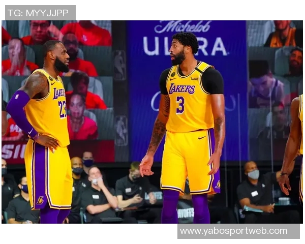 詹姆斯投篮与传球给八村的差异何在为何引发如此争议