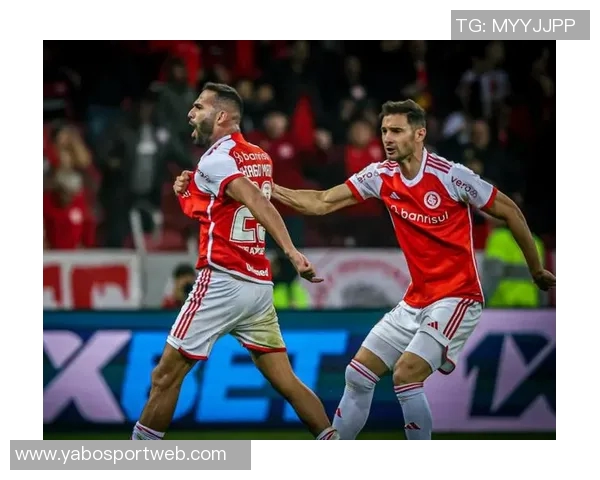 巴甲门将开球失误被对手偷袭瞬间引发全场哄笑 巴甲门将开球失误被对手偷袭瞬间引发全场哄笑